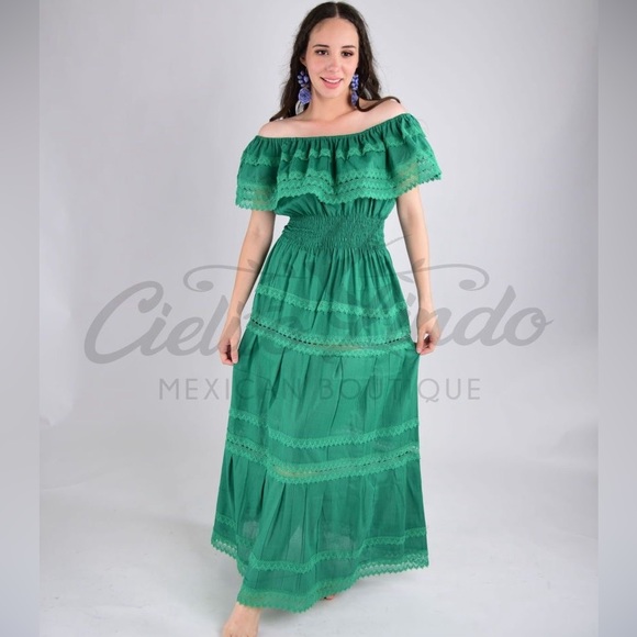 Cielito Lindo Dresses & Skirts - Adalia Mexican Maxi Solid Lace Green Dress